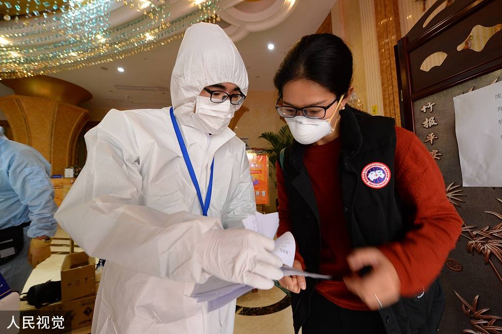 援鄂抗疫20岁护士哭了,援鄂抗疫一线医护人员感人瞬间