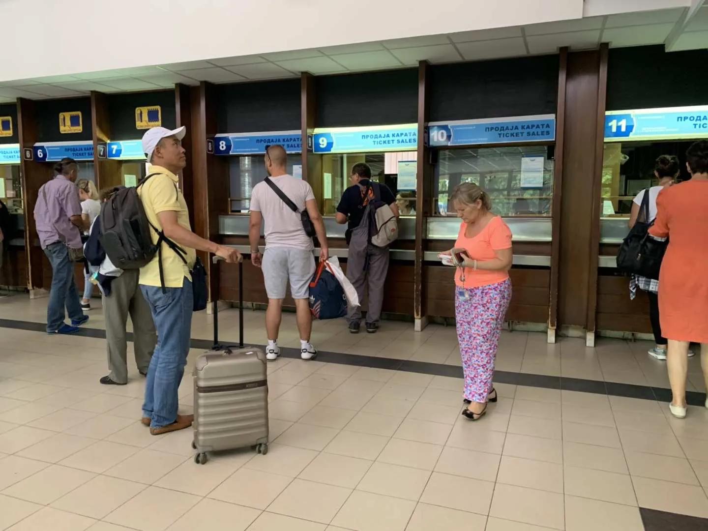 国外旅游如何提前预订住宿,独自国外旅行怎么找住宿