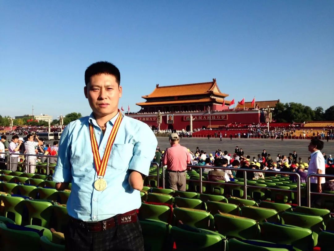 断臂青年画家王恒：天行健君子以自强不息