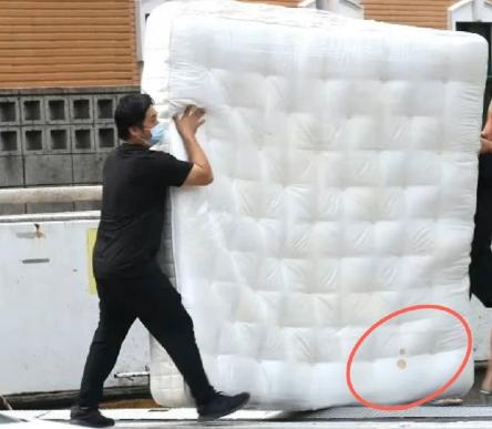 笑喷！汪小菲大S具俊晔都睡过天价床垫惨被烧台媒还狗血直播