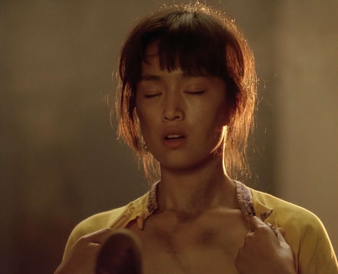 为什么那么多人捧张艺谋,张艺谋为什么这么红火