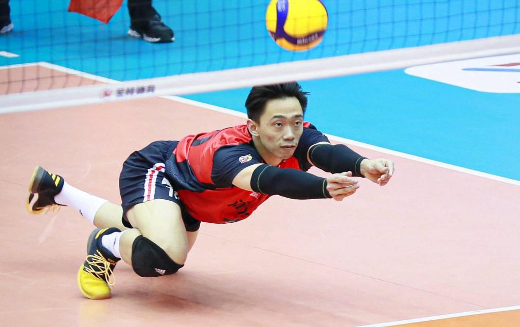 中国男排“遮羞布”被撕开？贴钱打球，球迷：轻贱球员、成了笑话