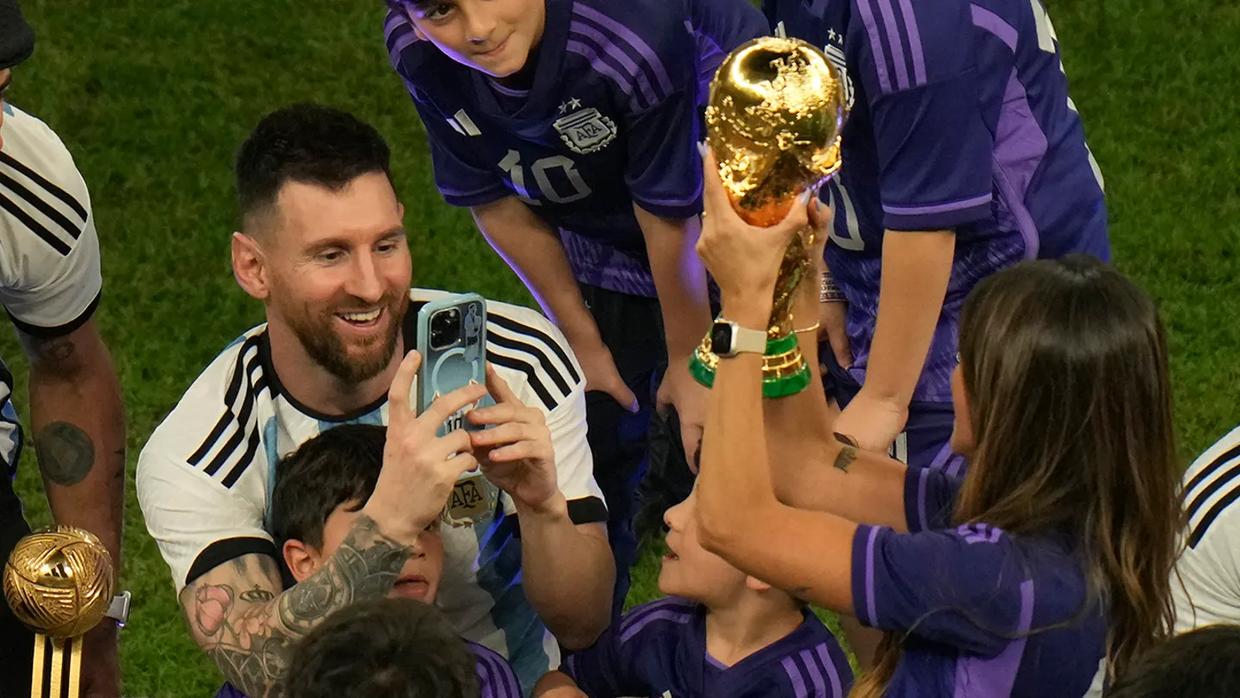 忠于爱情忠于家庭忠于责任,有一种青梅竹马叫梅西和安东内拉