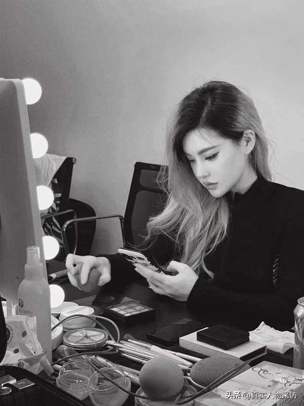 我，山东姑娘，在国外苦拼8年，工资翻了30倍，现想回国孝敬母亲