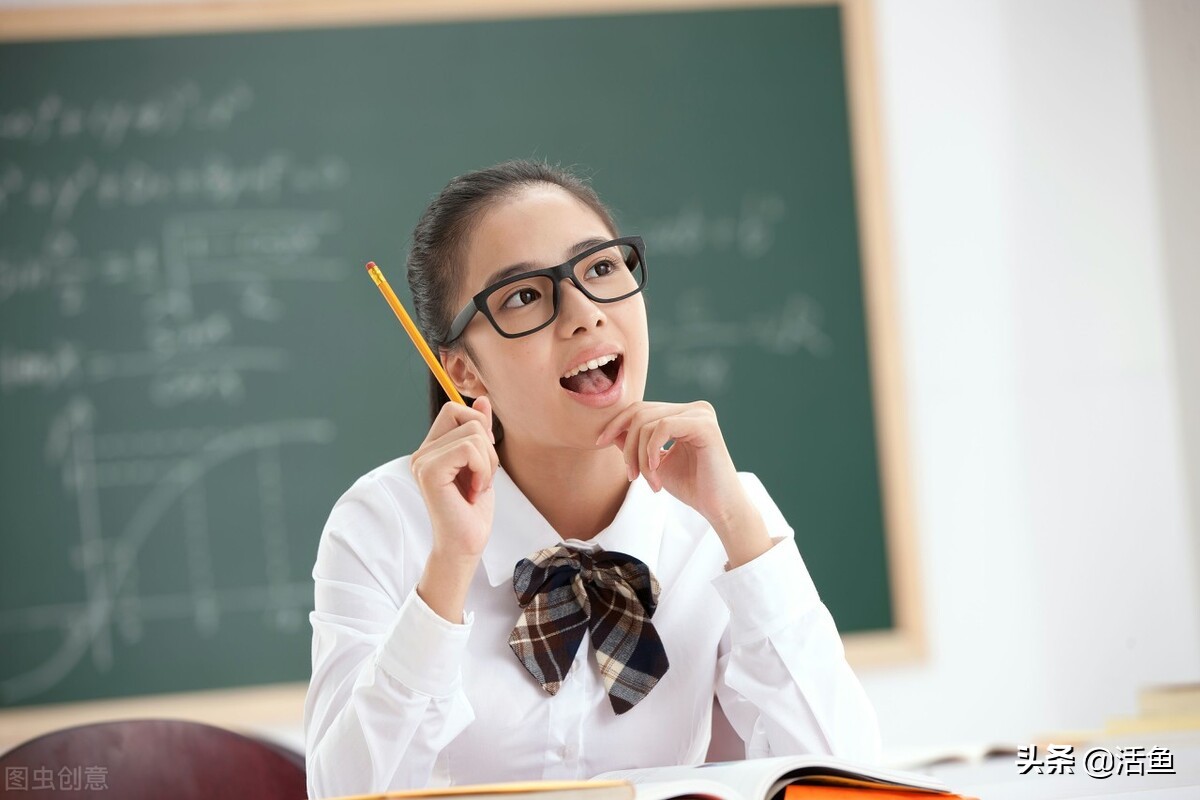 “叛逆”女孩不喜欢继父报假案，警官把她当女儿，助她考上大学