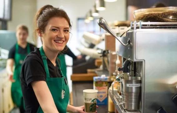 星巴克的全职员工待遇,星巴克全职员工的工资是多少