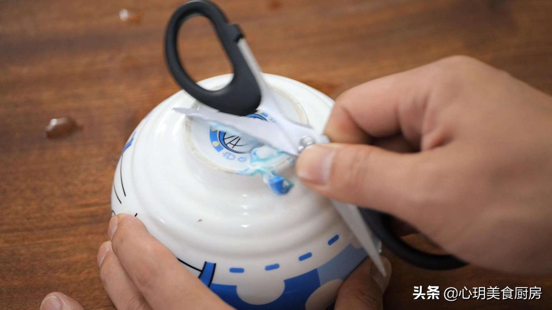 不管剪刀多钝简单一招立马变锋利,剪刀不锋利可以试试这种方法