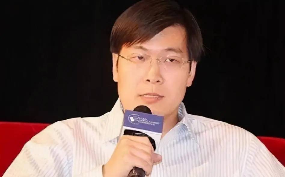 他穷到花老婆钱，24岁创业，靠卖网站域名发家，现身家75亿