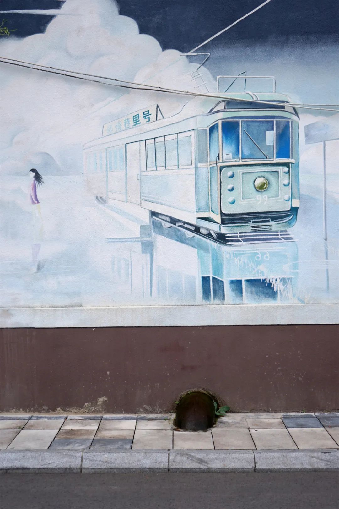 穿越五块石的百米窄巷，打开铁半城的光