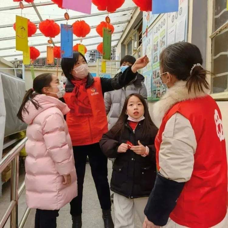 猜灯谜赢花灯趣味闹元宵,元宵节当然少不了做花灯猜灯谜