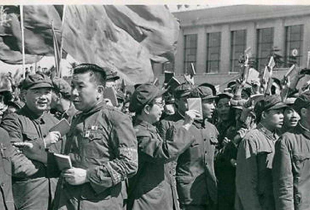 30张老照片揭露被处死犹太妇女赤身裸体的残忍现实!