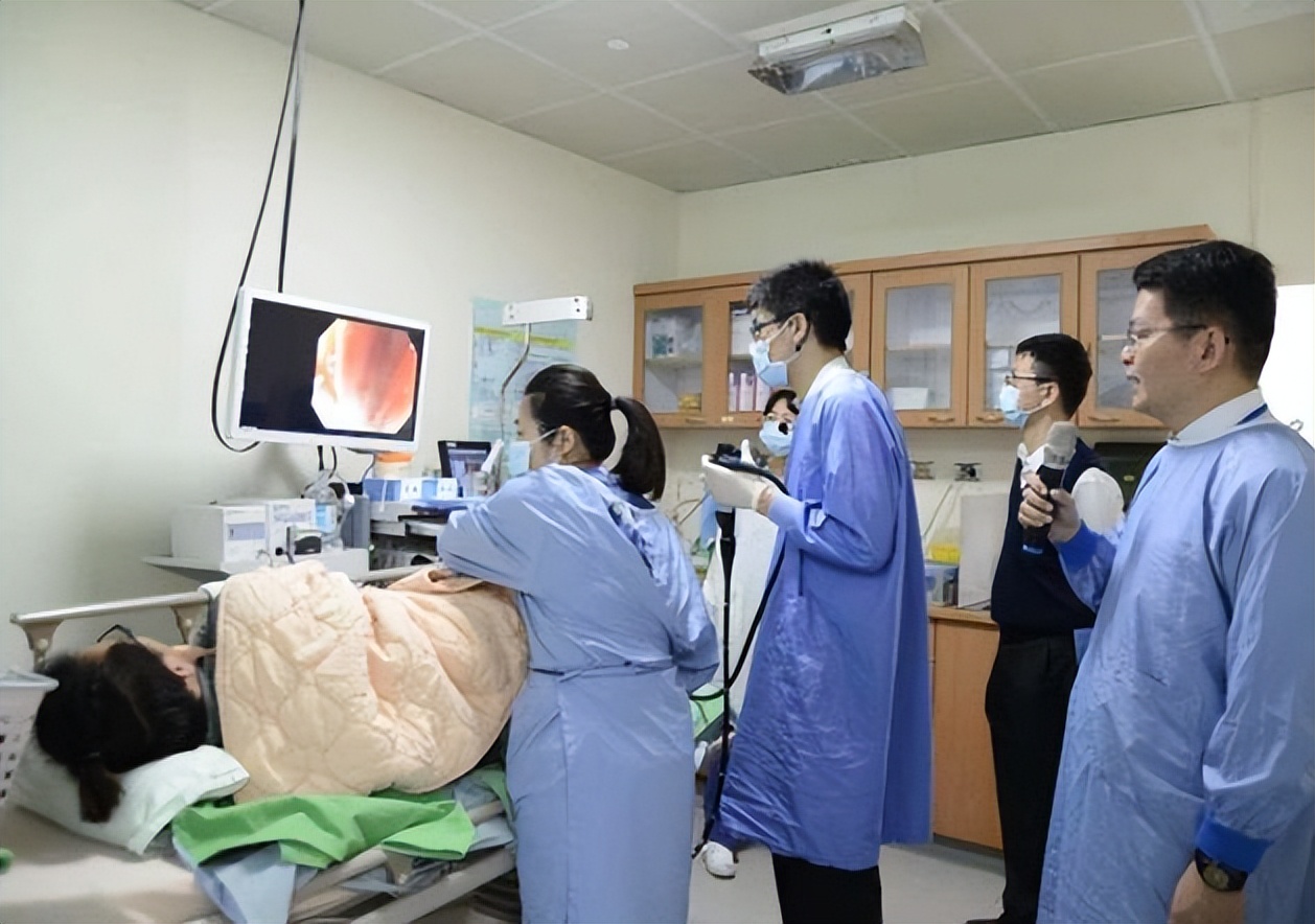 男医生做肠镜会难为情不,做肠镜是男医生还是女医生做的