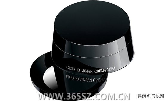 女人涂眼霜需避开几个误区,眼霜涂完涂精华要避开眼睛吗