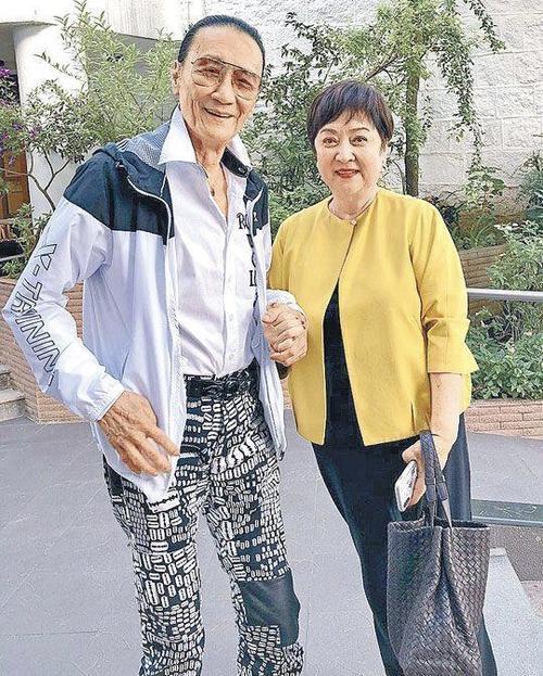 香港疫情严峻！谢贤前妻动两次手术又染疱疹，舒淇叹过年寸步难行