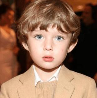 巴伦：美国“亿万宝贝”，包机请同学去白宫开派对，用鱼子酱洗澡