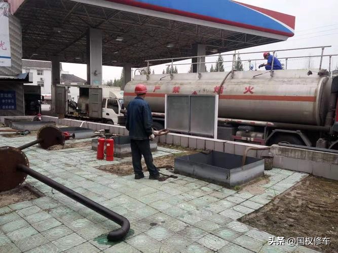 私人加油站的油真的会加水吗,加油站是如何给汽油的