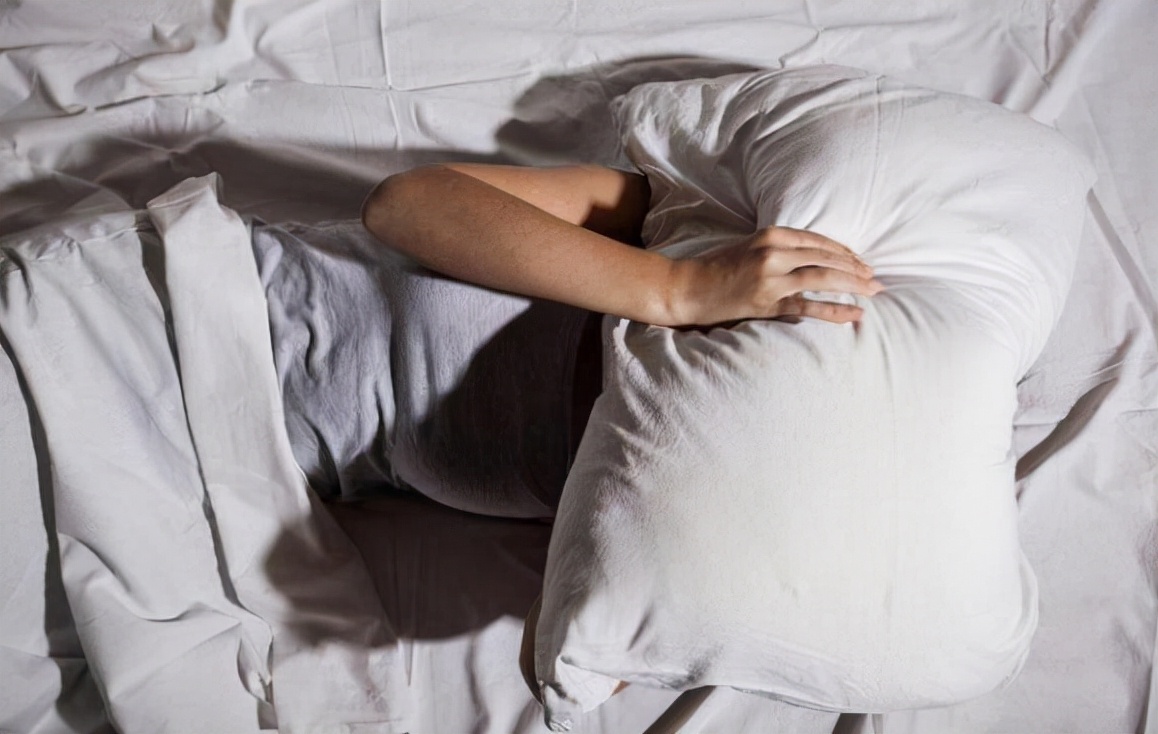 半夜老是醒很难入睡是怎么回事,经常半夜醒过来