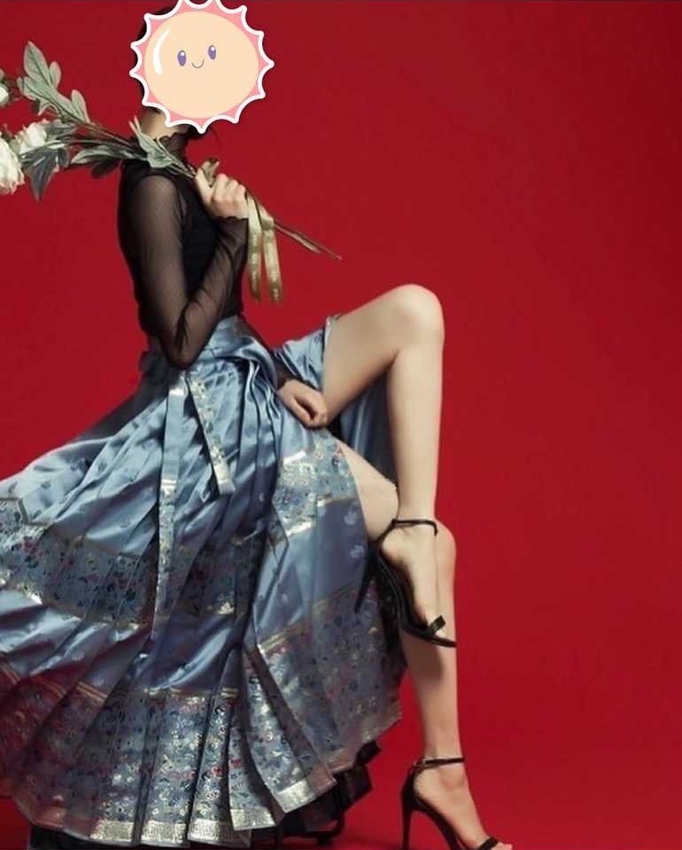 台湾糟蹋汉服：穿透视装卖弄性感用日本膏药旗炫耀倭风