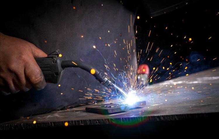 电焊工真的有这么可怕么,电焊工的背后心酸