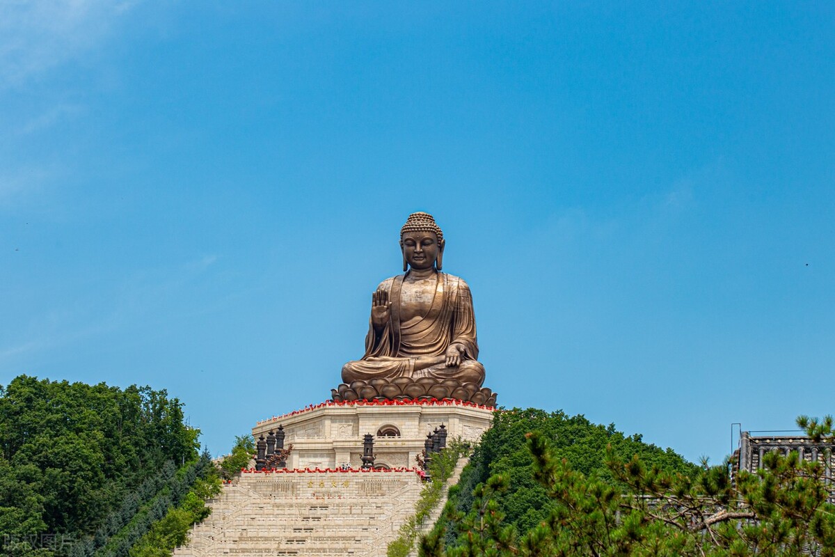 对宗教很迷信的人,如何正确认识宗教与迷信