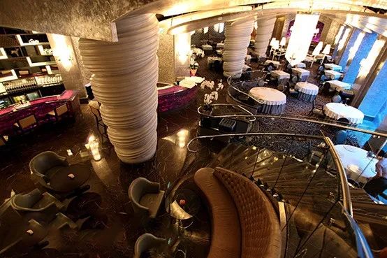 造价500万美元的海底餐厅！开一瓶5.2万美元的水晶香槟