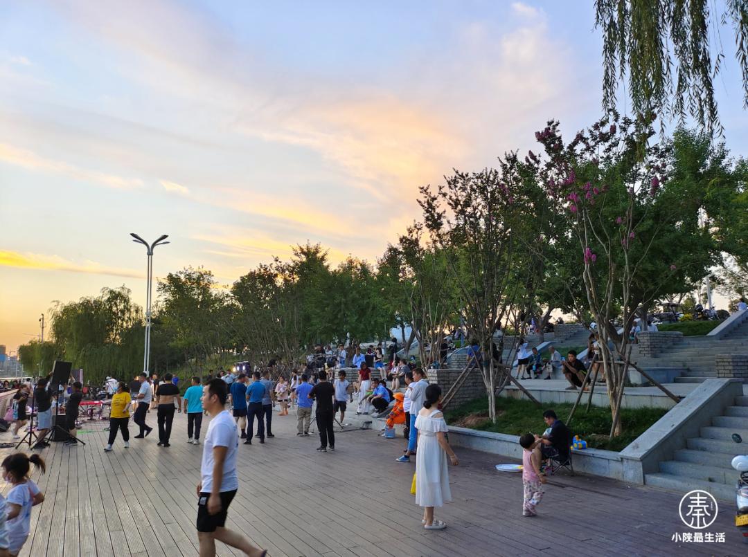 夜游西安“后海”黄金水道，好看是好看，就是有点贵