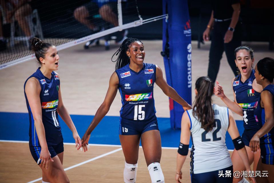 爆大冷!波兰女排3-1战胜卫冕冠军,获两连胜,2米03接应狂轰24分