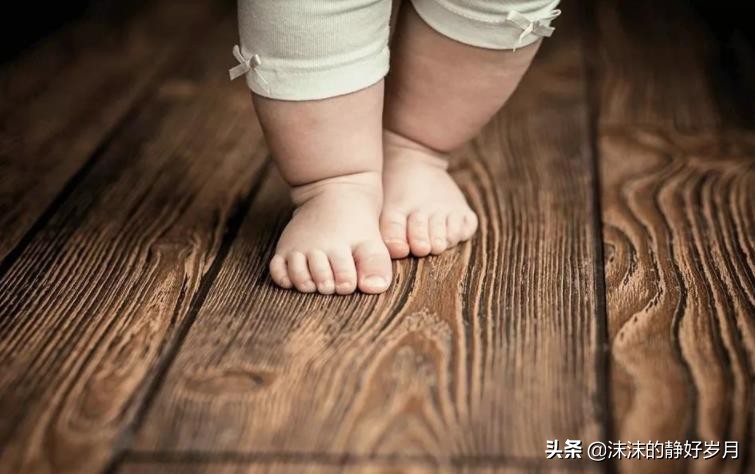 让宝宝光脚好处竟然这么多,让孩子光脚的好处
