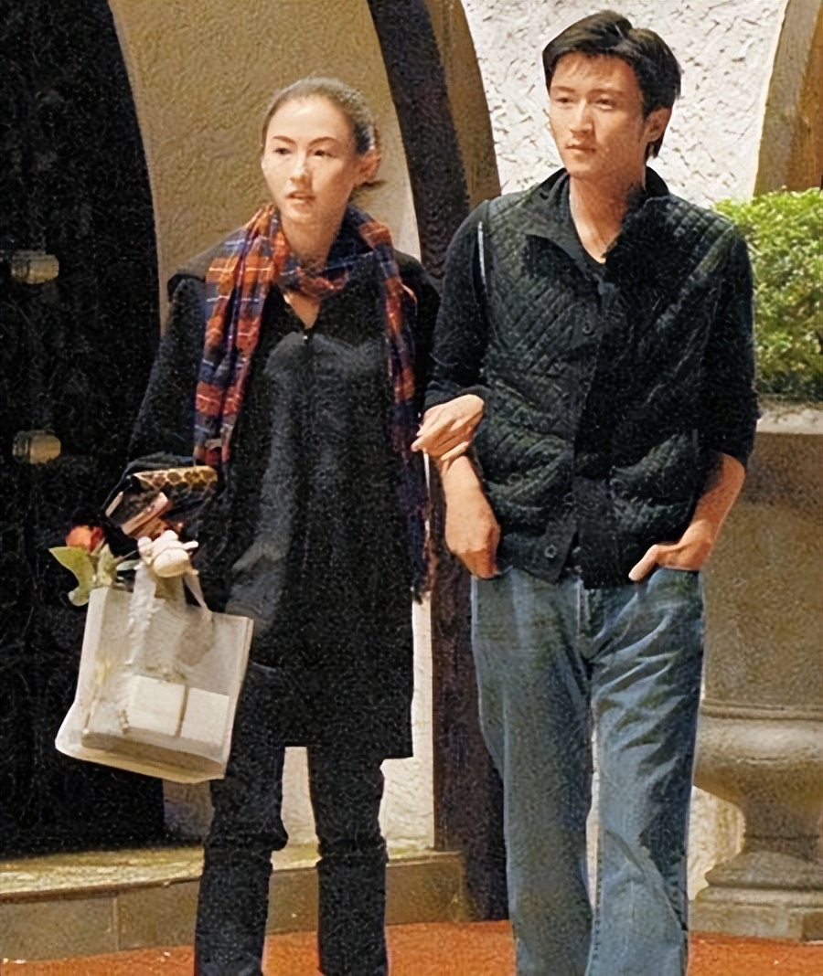 谢霆锋与王菲同框现身被网友偶遇,谢霆锋和王菲分开近日消息