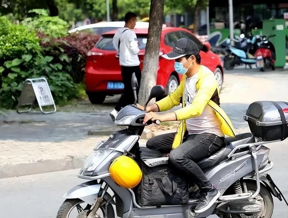 送外卖小哥存100万,外卖小哥六年存100万给儿子买房子