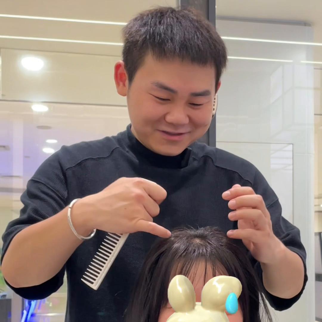 头发少头顶塌短发做什么卷发,卷发头顶很毛躁怎么改善