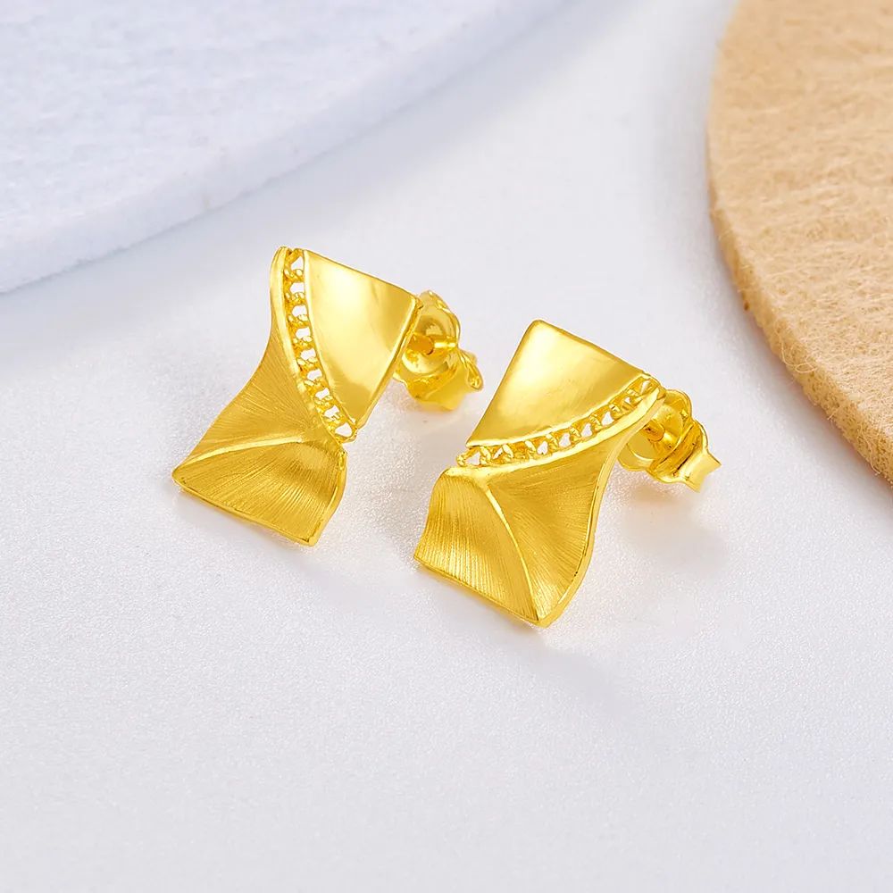 黄金耳饰大小一样是什么意思,怎么挑选适合自己的黄金耳饰