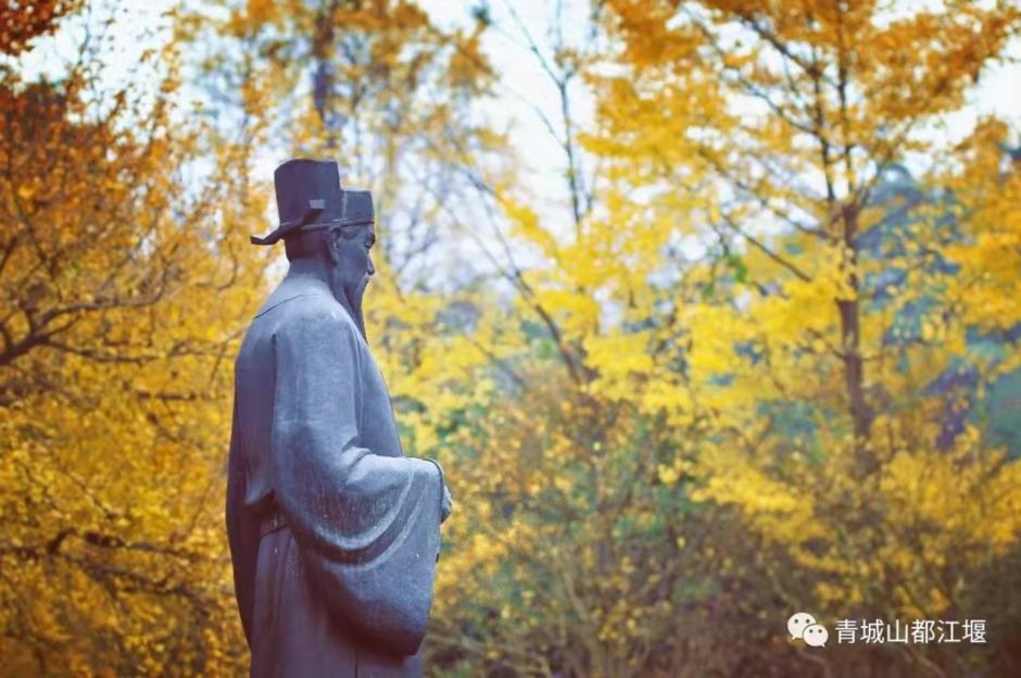 抓住秋天的尾巴！都江堰必打卡的8大晚秋好去处，步青山观烟岚云岫、入古城拾千年烟火，来过都会爱上
