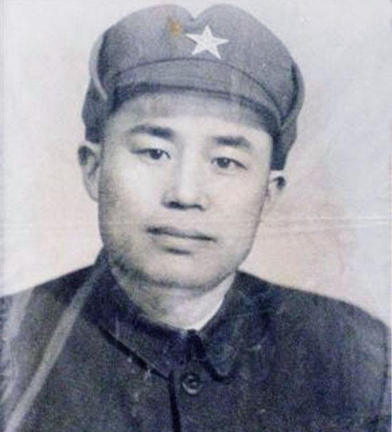 王近山逝世，*小平邓**在悼词上划掉四个字，14年后为其题一代战将