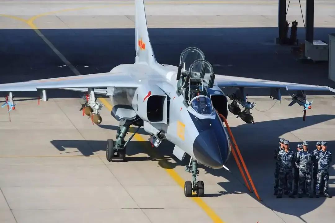 歼轰7飞豹北约代号,歼轰七飞豹还在服役吗