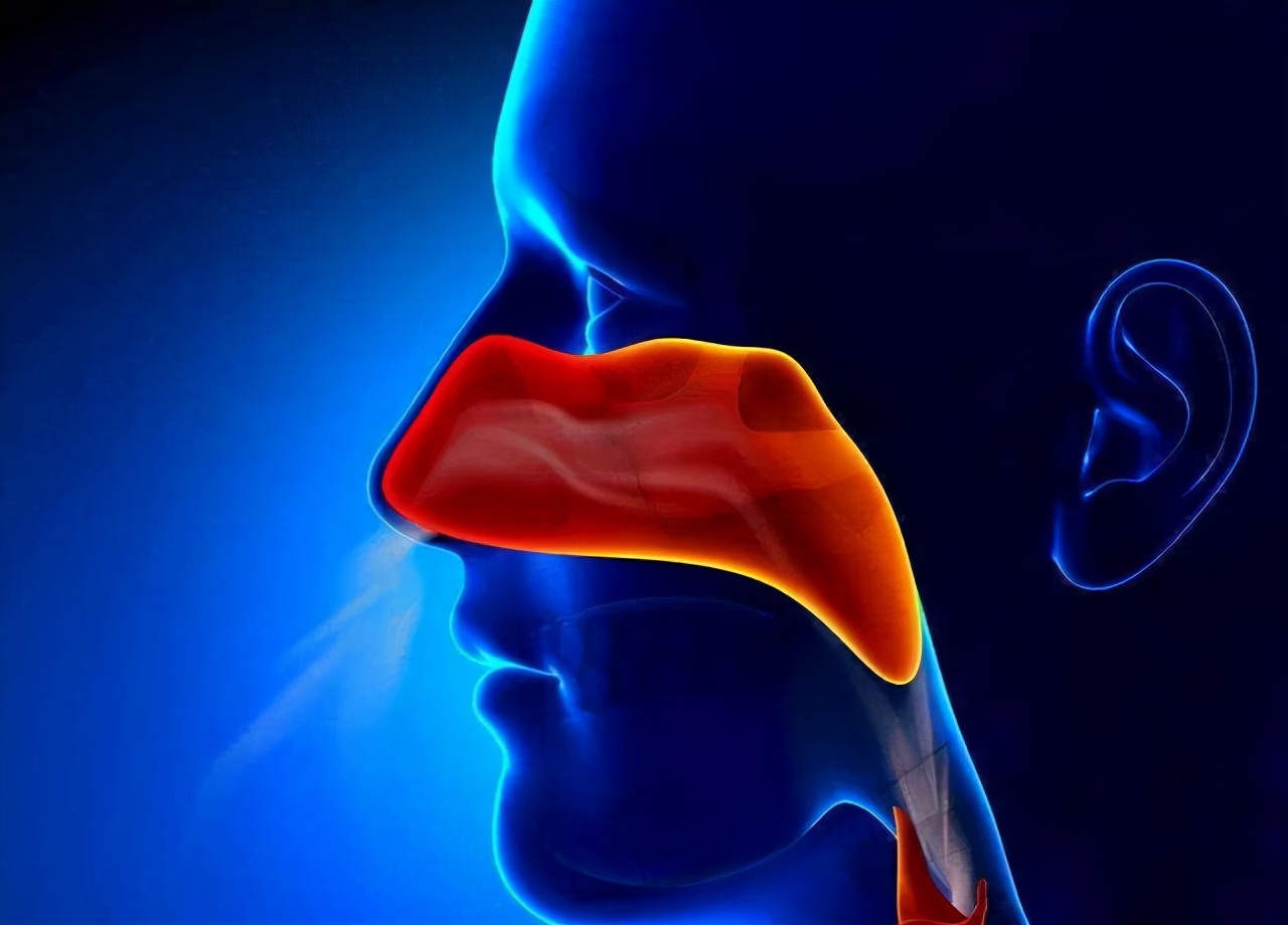 女子颈部长了肿瘤,女子颈部长了个肿瘤