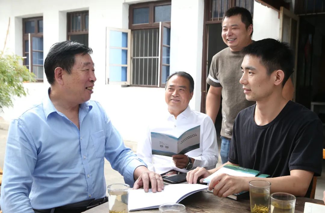 村干部工资低有必要做吗,村干部工资低却很吃香