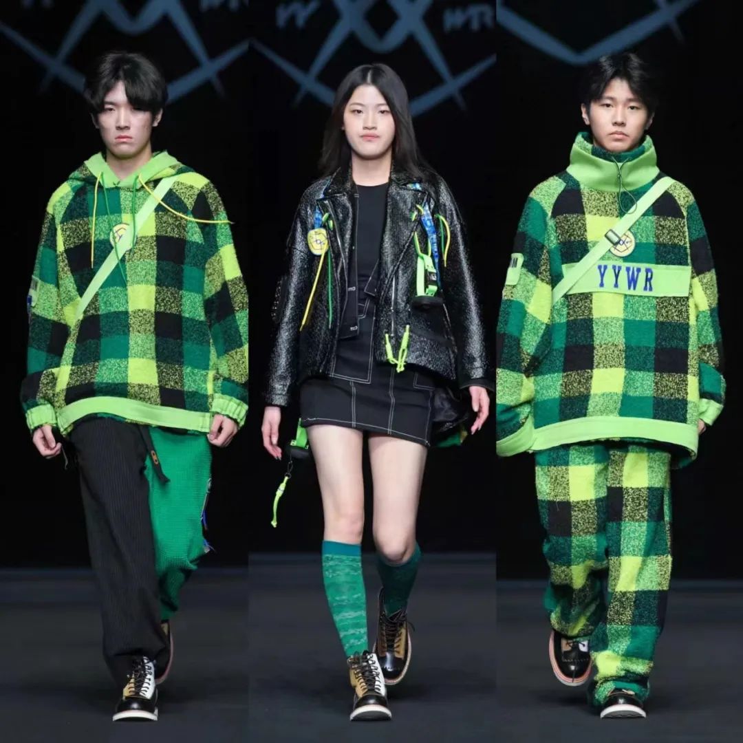 轻狂一场,无悔青春高定潮牌“YYWR以衣唯人”首次亮相中国国际时装周