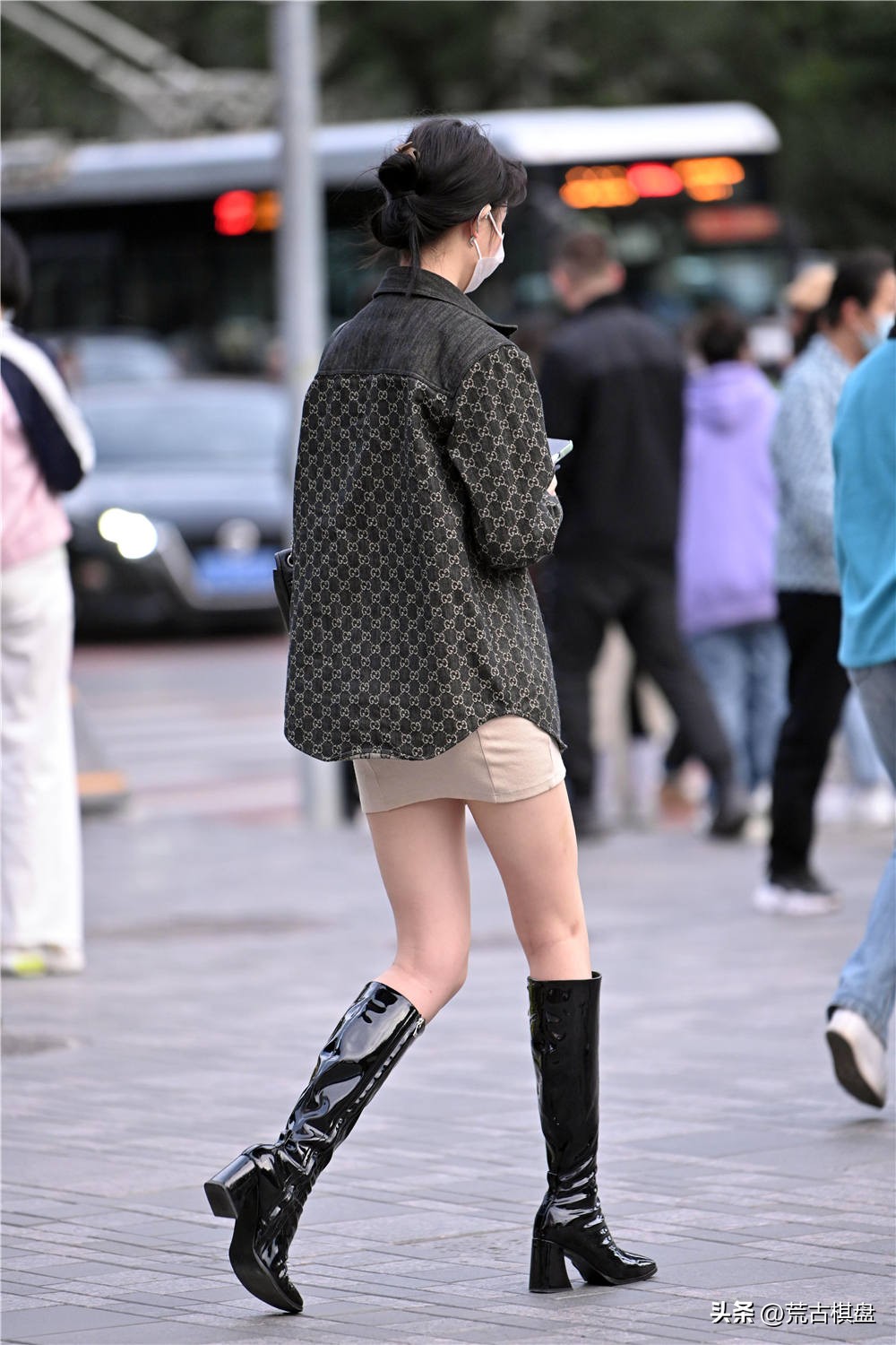 细跟过膝长靴怎么搭配,细跟尖头长靴子怎么搭配好看