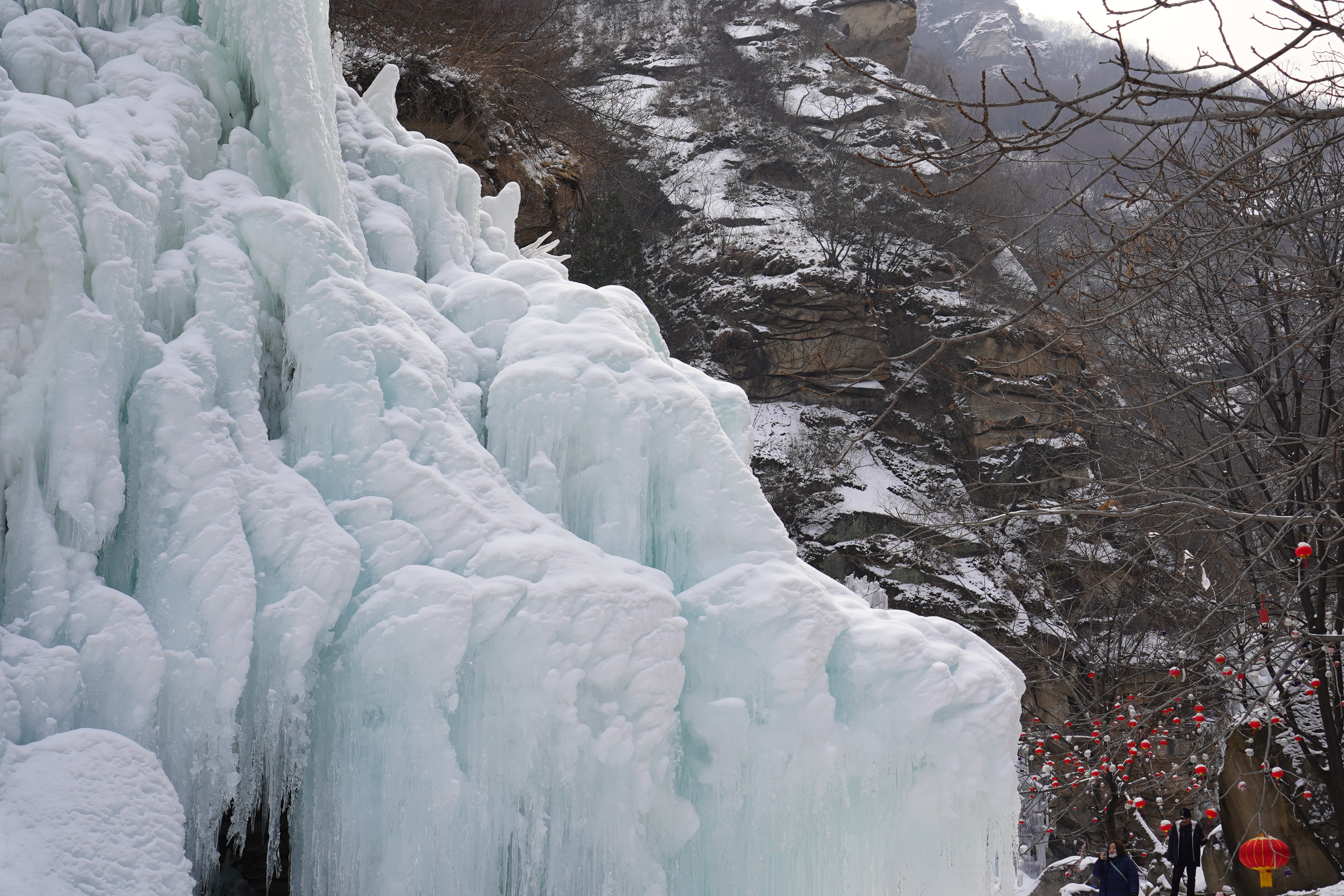 黑龙潭的景区特色,黑龙潭水下神秘洞穴