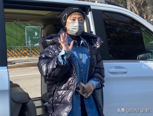 央视春晚第三次联排邓超,赵丽颖朱一龙现身春晚联排