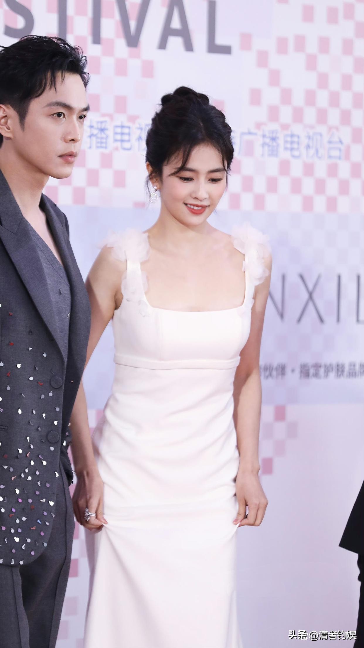 白玉兰颁奖女星生图！赵丽颖的鱼尾纹好真实，秦岚白鹿蔡文静夺目