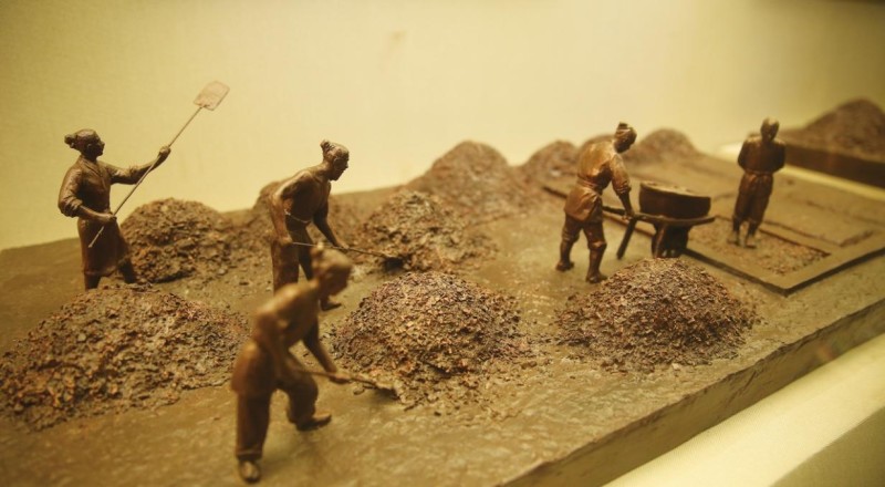 赖茅53度2斤装空瓶多少钱,赖茅53度酱香型500ml价格铁盒的