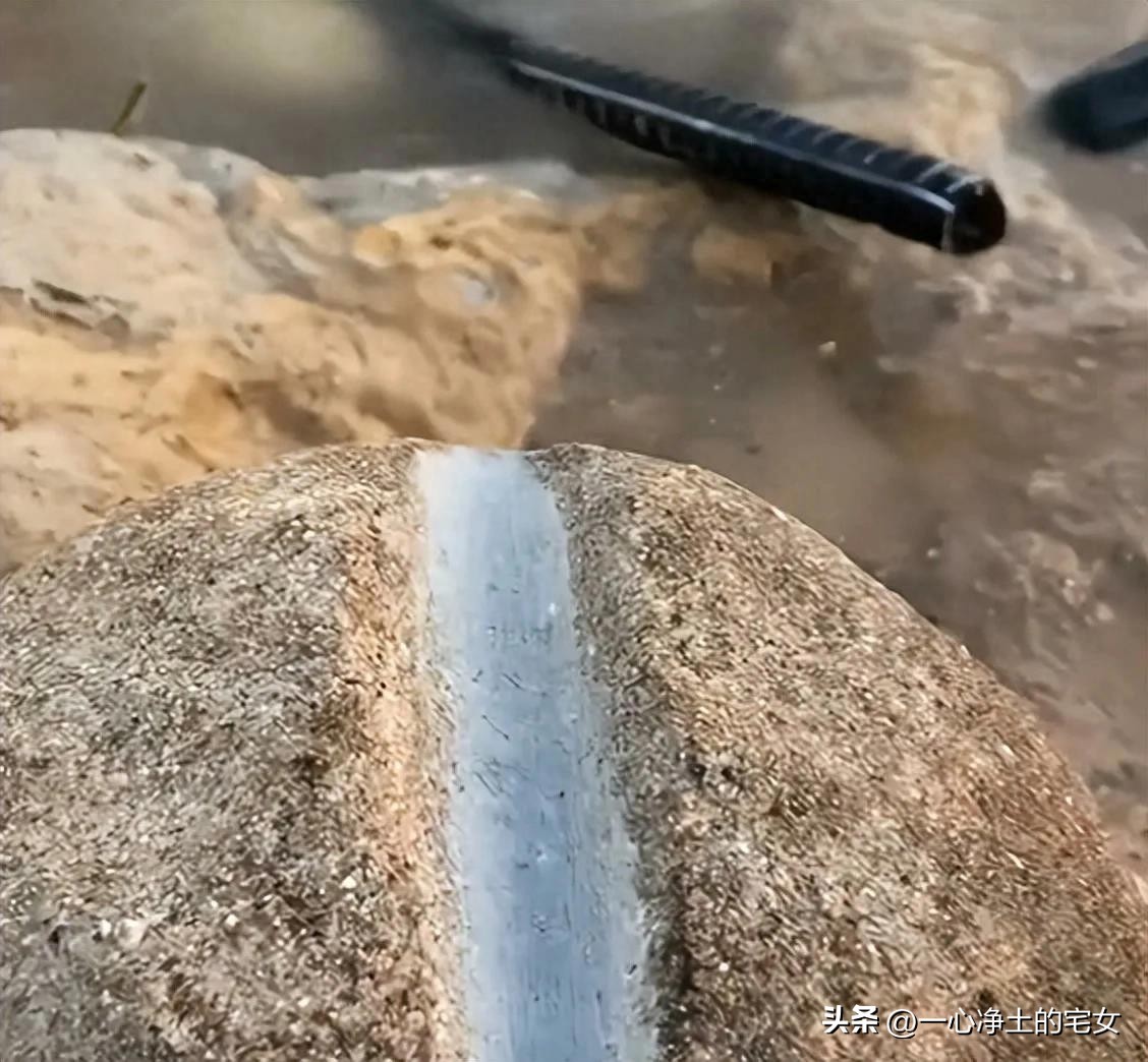 将铁棒磨成针的视频,把铁磨成针的视频