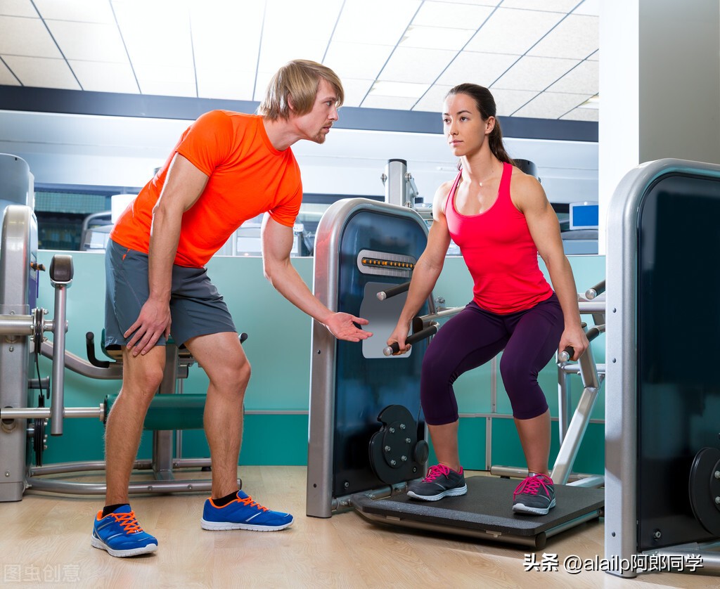 深蹲锻炼了身体的哪个部位,深蹲锻炼到的肌肉