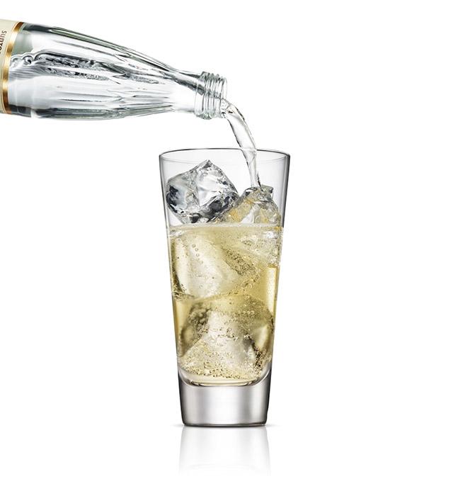 威士忌酒杯握法,威士忌酒杯意境图片