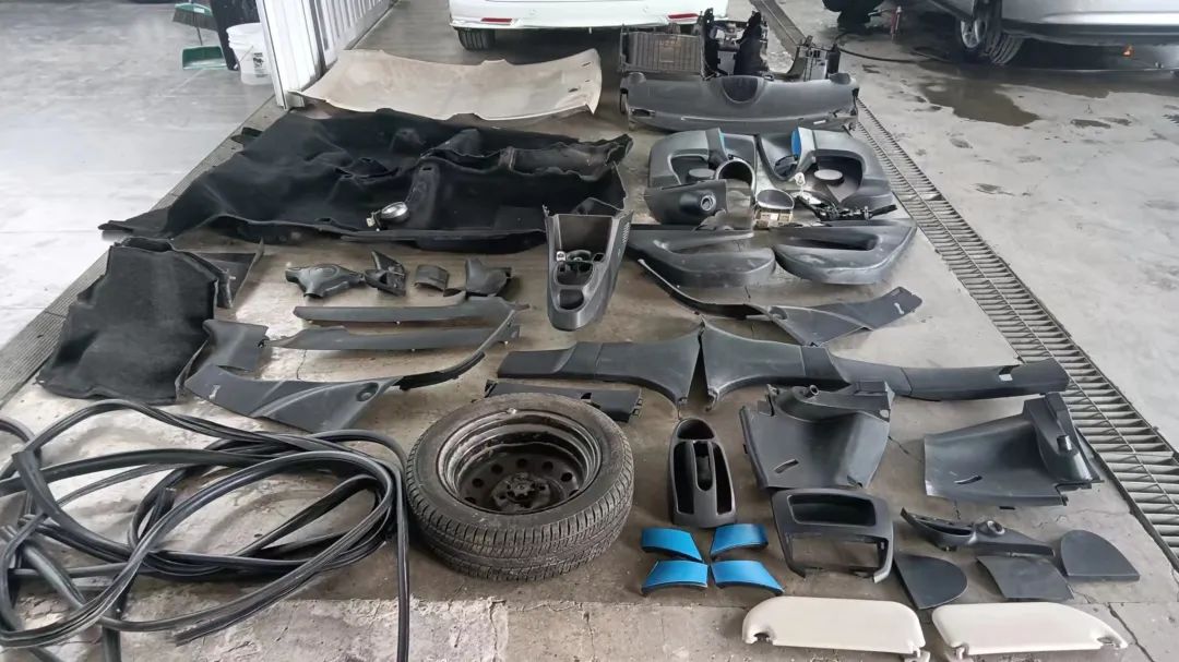 2010款比亚迪f0翻新案例,比亚迪f0全车翻新喷漆多少钱