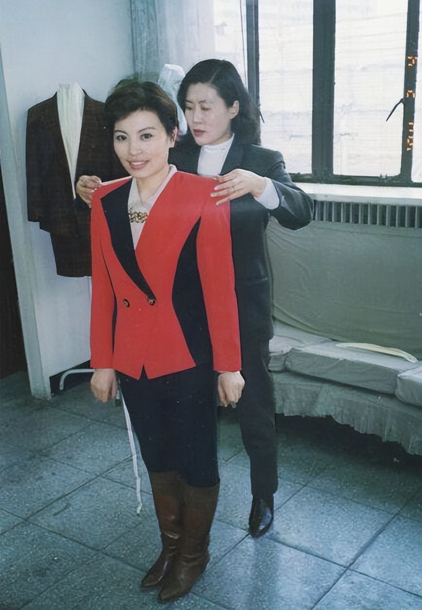 央视主播李瑞英儿子坠楼,央视新闻主播李瑞英怎样了