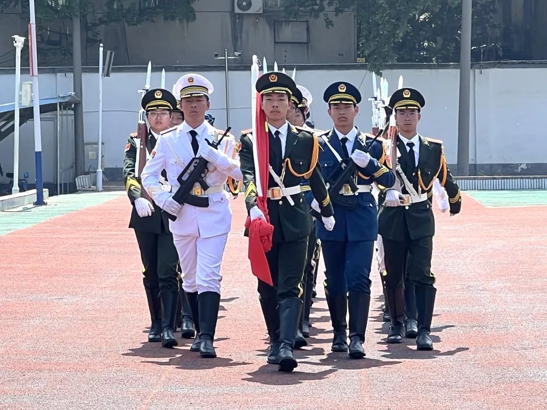 国防教育特色学校荣誉称号,获评国家国防教育示范校
