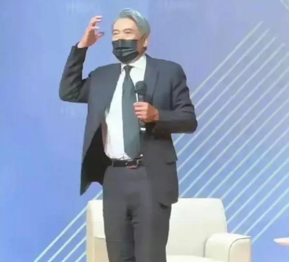 十位穿西装的男明星你最喜欢谁,穿西装很帅的一个男的